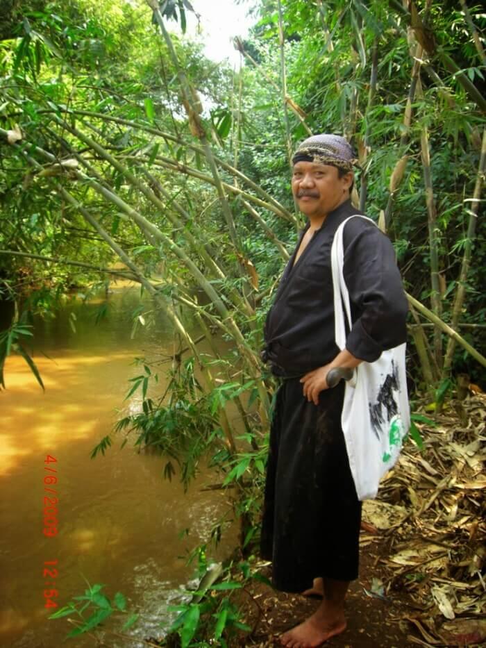 Belajar Mengelola Ekologi Sungai dari Bang Idin