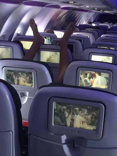 'Passenger Shaming' Foto-Foto Kelakuan Penumpang Yang Menjengkelkan