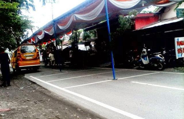 BIKIN HAJATAN DAN NUTUP JALAN UMUM, GANGGU GA SIH?