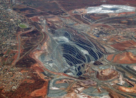 Freeport Masuk dalam 10 Lubang Raksasa Buatan Manusia di Dunia