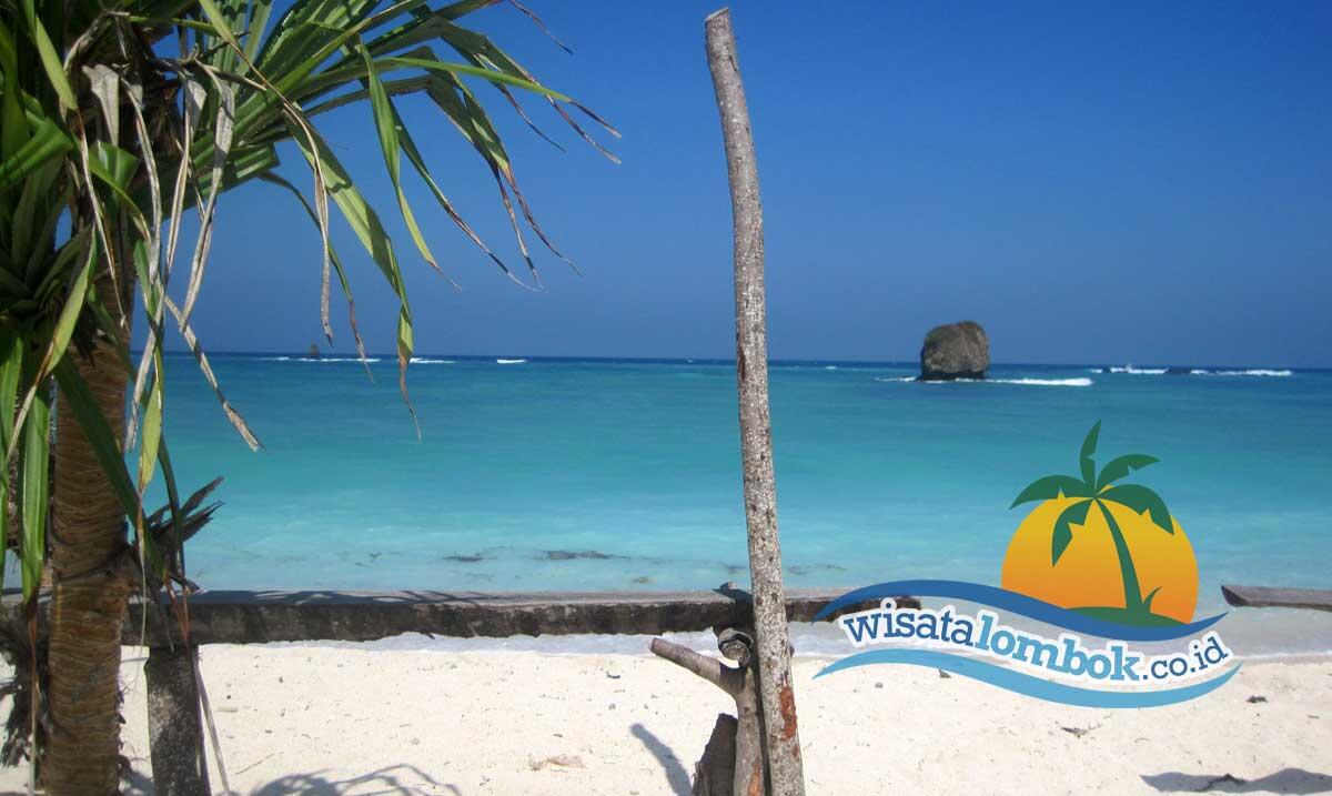 5 Pantai Lombok Yang Mempesona dan Menaruk Untuk Anda Kunjungi