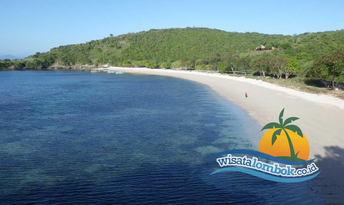 5 Pantai Lombok Yang Mempesona dan Menaruk Untuk Anda Kunjungi