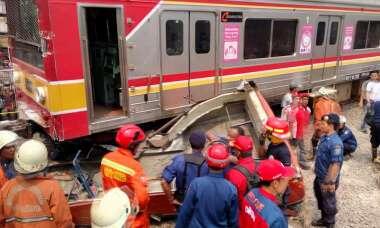16 Korban Tewas Kecelakaan KRL vs Metromini Teridentifikasi