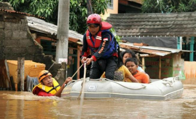 Banjir Datang, 30 Warga Cipinang Melayu Jaktim Mengungsi