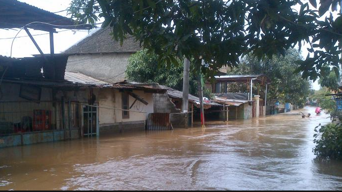 Banjir Datang, 30 Warga Cipinang Melayu Jaktim Mengungsi