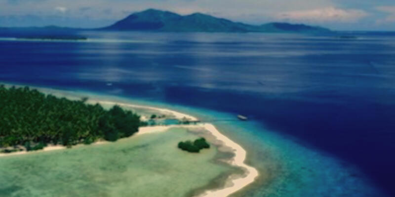 keindahan pulau di indonesia yang cocok untuk diving, pas di musim hujan lagi bray.