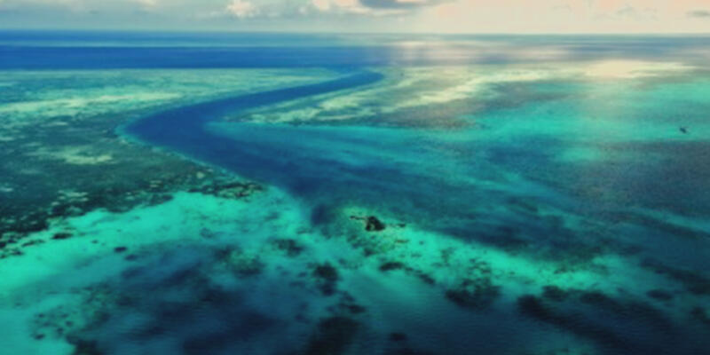 keindahan pulau di indonesia yang cocok untuk diving, pas di musim hujan lagi bray.