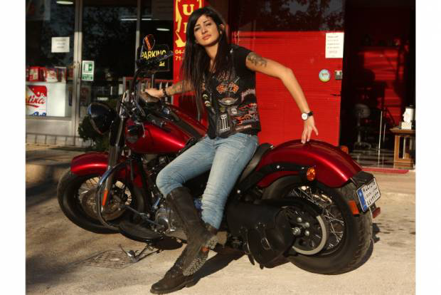 Foto Mempesona &quot;Lady Biker &quot; gan...