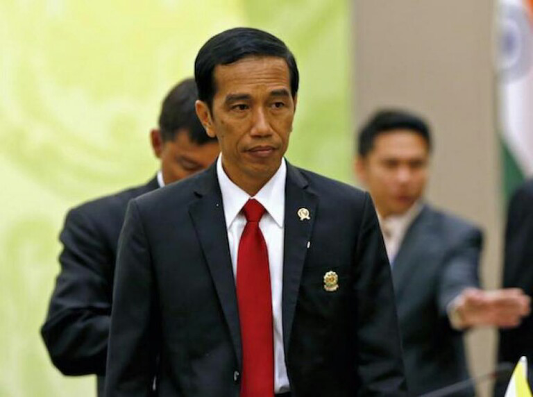 Jokowi BERGETAR , Tersinggung di Sebut GILA, KOPPIG dan SARAP !!