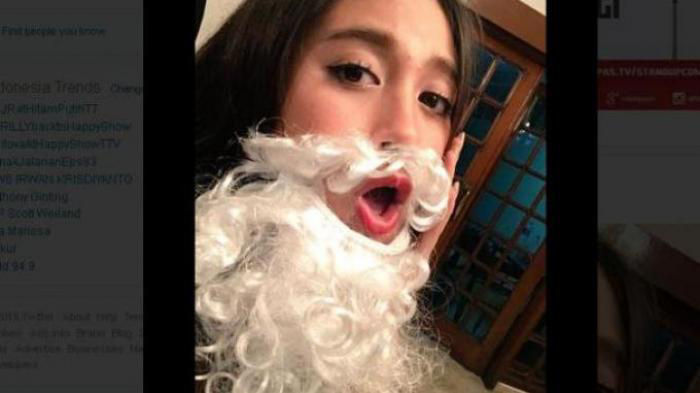 Si CentiL NabilahJKT48 Melongoo Pakai Jenggot Santa Claus.....!!