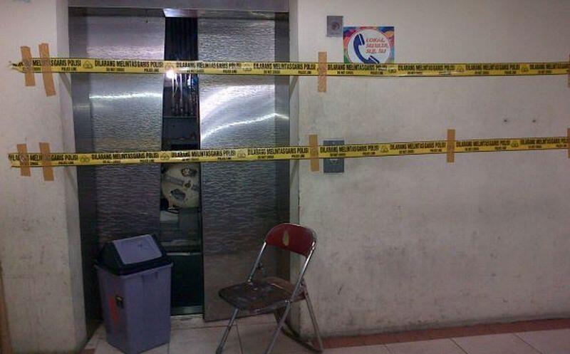 Lift Gedung Arcadia Terjun Bebas