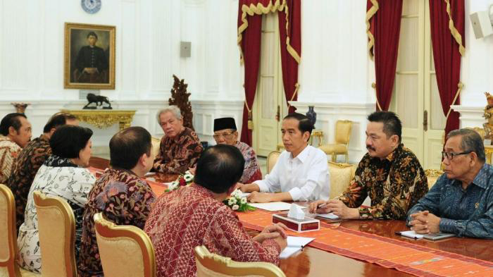 Yg Mulia Presiden Jokowi Sakit Tapi Tidak Terlihat Sakit.. Sakit apa Hayoo ?