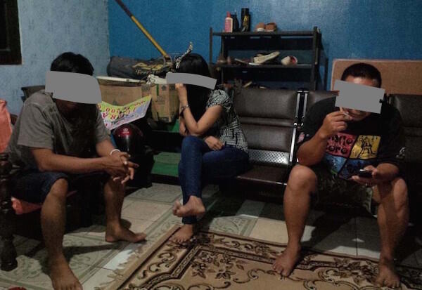 Saat Kamar Kos Digerebek, Pasangan Ini Masih Asyik Begituan