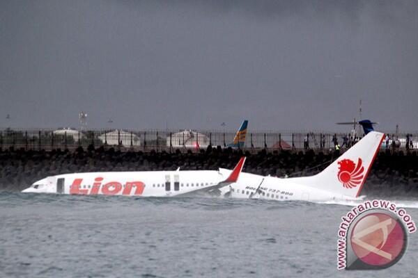 Mesin Rusak Hingga Dua Kali, Penumpang LION AIR Jakarta-Padang Teriak Histeris 