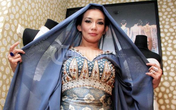 Kisah Hot Kisah Hot Mom yang jadikan Anak Kedok untuk Kencani Kisah Hot Kisah Hot Mom yang jadikan Anak Kedok untuk Kencani