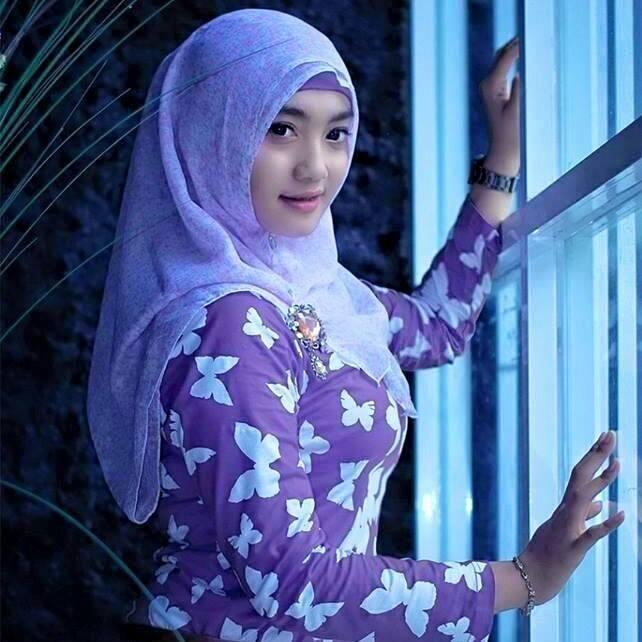 Ada yang tahu, siapakah wanita ini?