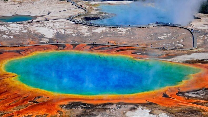 Sumber-sumber Air Panas Mengagumkan di Taman Nasional Yellowstone, Amerika Serikat