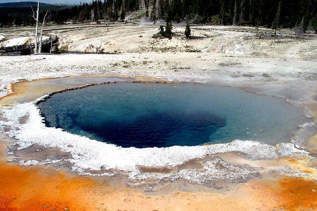 Sumber-sumber Air Panas Mengagumkan di Taman Nasional Yellowstone, Amerika Serikat