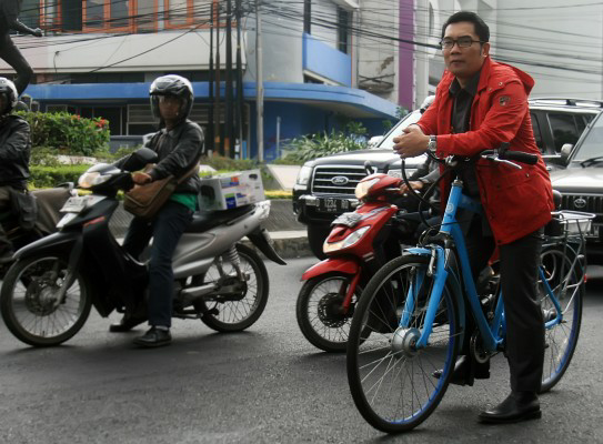 Pejabat Negara di Dunia yang Bergaya Hidup Normal