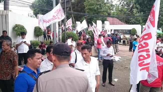 Relawan Jokowi Bergerak dari Tugu Proklamasi Tuntut Novanto Mundur