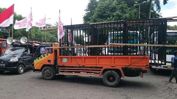 Relawan Jokowi Bergerak dari Tugu Proklamasi Tuntut Novanto Mundur