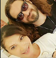 Hot Foto : Tamara Bleszynski Mesra Dengan Bule Gondrong, GANTENG...