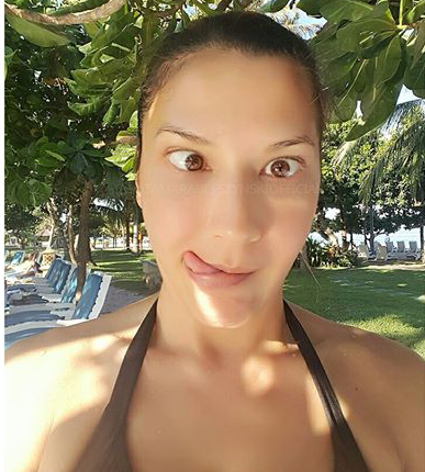 Hot Foto : Tamara Bleszynski Mesra Dengan Bule Gondrong, GANTENG...