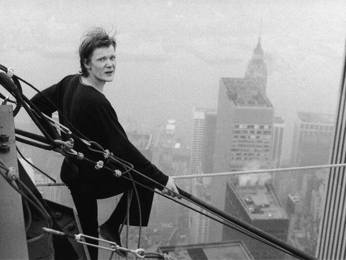 Mengenang Aksi Gila PHILIPPE PETIT &quot; Si Manusia Kabel&quot; yang Menggemparkan Dunia