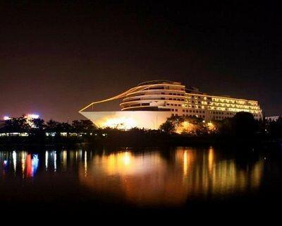 bermacam arsitektur bangunan unik dan modern di Indonesia