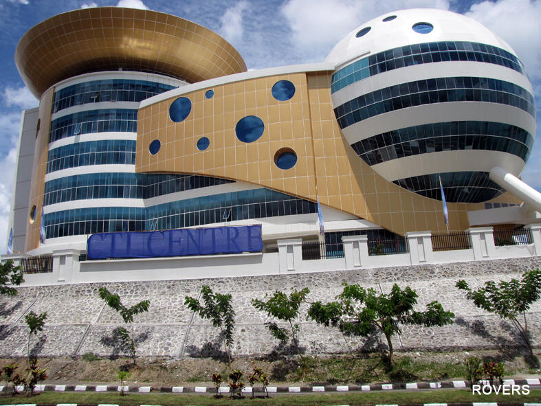 bermacam arsitektur bangunan unik dan modern di Indonesia