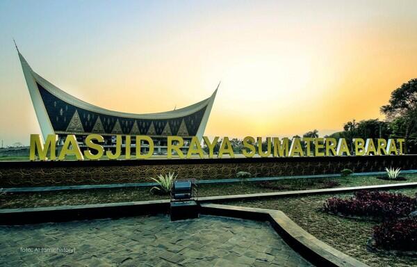 bermacam arsitektur bangunan unik dan modern di Indonesia