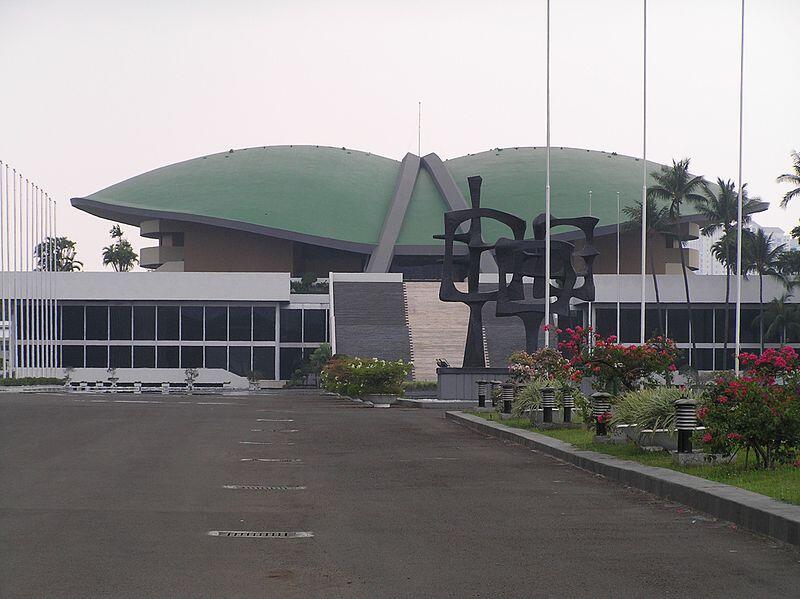 bermacam arsitektur bangunan unik dan modern di Indonesia
