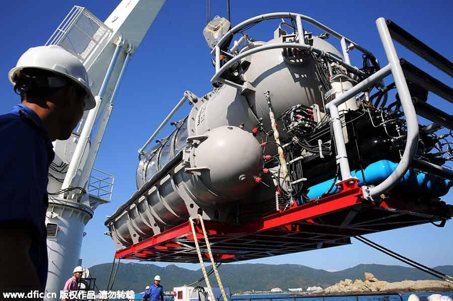 &#91;Berita Foto&#93; World's largest tourism sub begins trial run in Hainan
