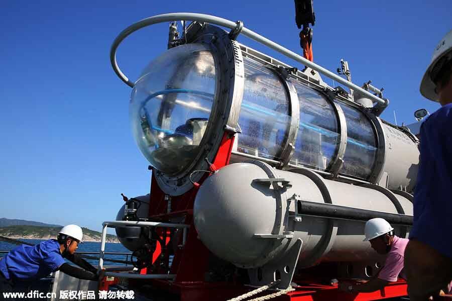 &#91;Berita Foto&#93; World's largest tourism sub begins trial run in Hainan