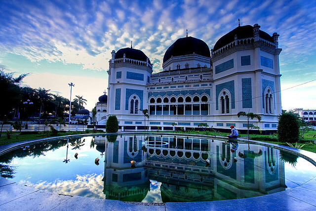 Pergi Ke Medan? Melipir Sederet Tempat Ini Bakalan Dapat ilmu & Makin Tenang, Gan!
