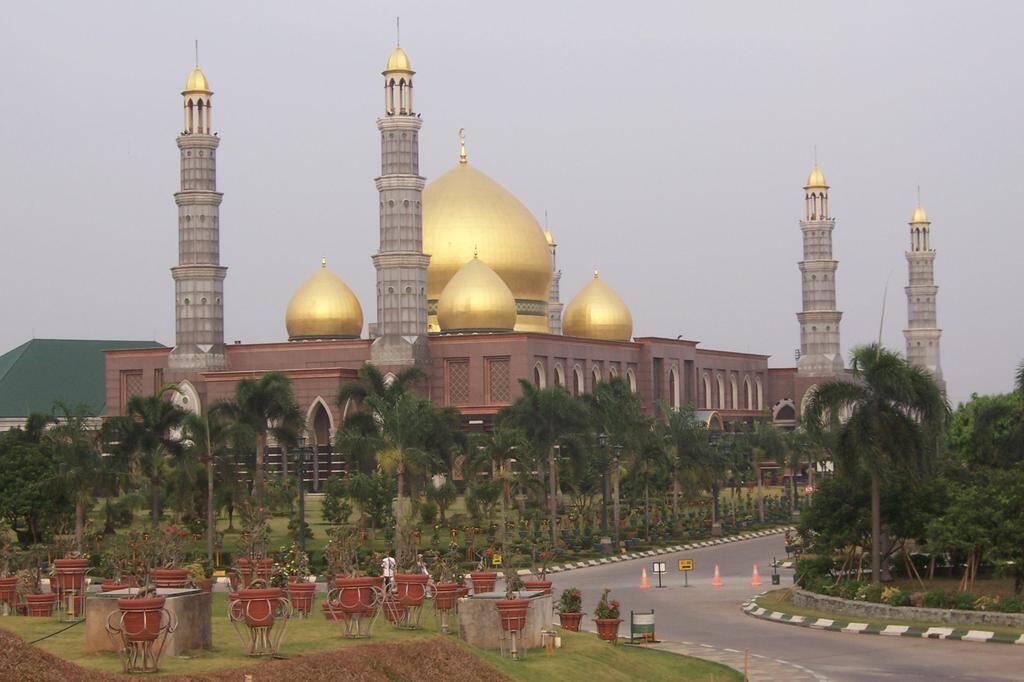 bermacam arsitektur bangunan unik dan modern di Indonesia
