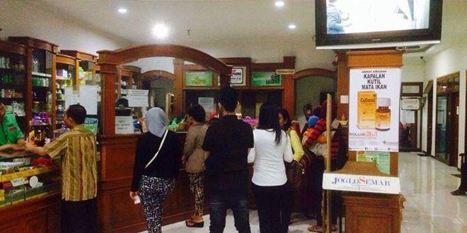 &#91;FOTO&#93; Saat Selvi Mantu Jokowi Cek Kehamilan di Klinik 50 Ribu