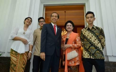 Serius nanya Ibu Iriana Jokowi  itu pakai kerudung  gak 