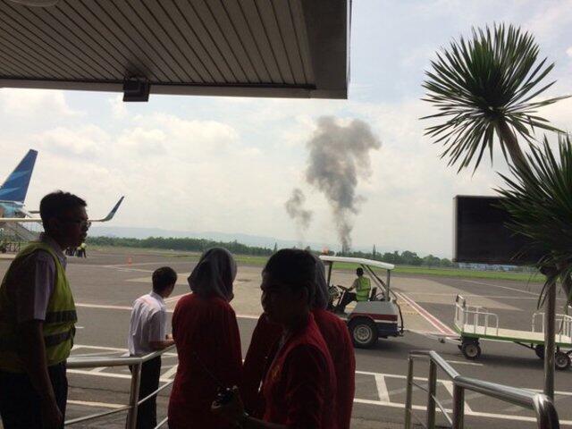 &#91;Breaking News!&#93; Pesawat T-50 trainer jet TNI AU dilaporkan jatuh di Yogyakarta