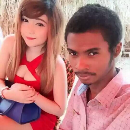 Gadis Cantik 18 Tahun Menikah Dengan Gurunya Berusia 52 Tahun