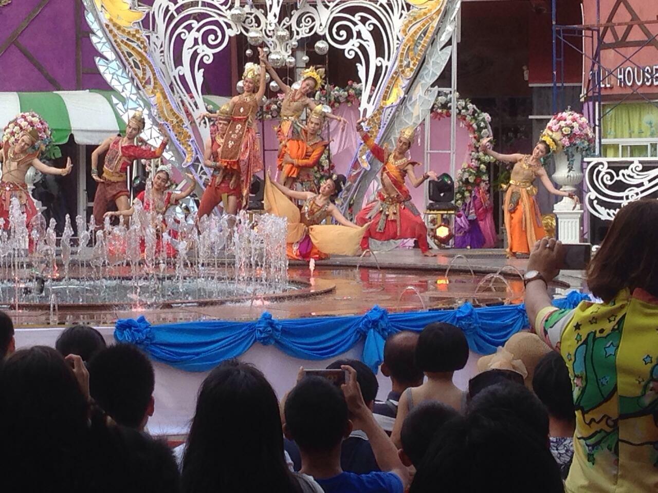 Alcazar Show Cabaret ala Ladyboy Thailand