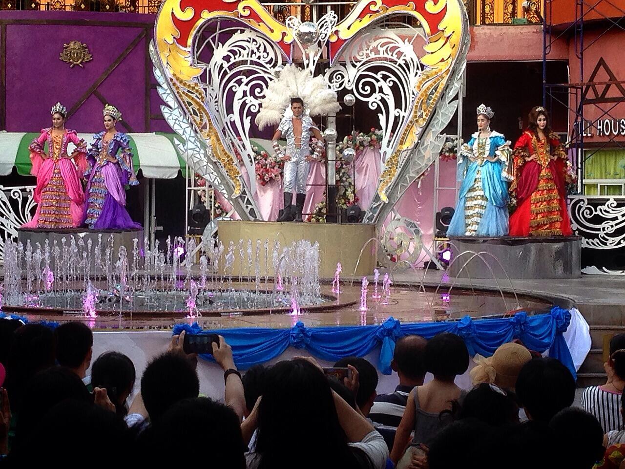Alcazar Show Cabaret ala Ladyboy Thailand