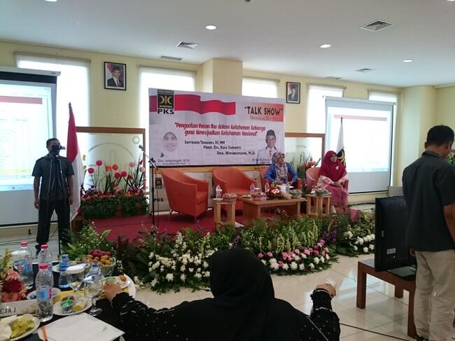 Gelar Peringatan Hari Ibu, Presiden PKS Baca Puisi 'Ummi'