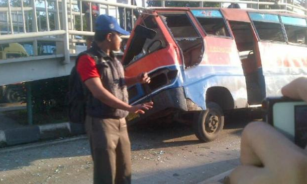 20 Sopir Metromini Cegat Bus Sekolah di Koja karena Emosi