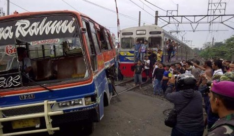 20 Sopir Metromini Cegat Bus Sekolah di Koja karena Emosi