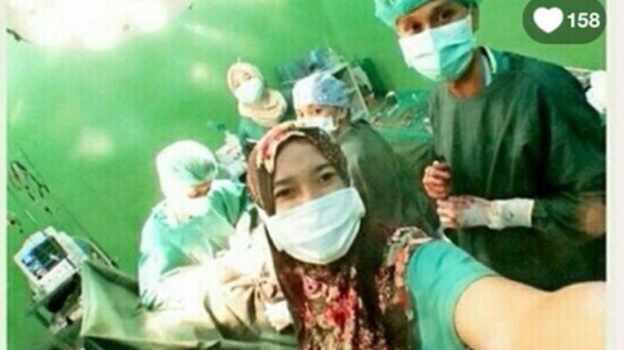 &#91;KOMBAT&#93; 10 Foto Selfie Paling Fenomenal Sepanjang Tahun 2015