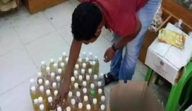 Penjual di Arab Saudi Tukar Air Seni Unta dengan Kencingnya