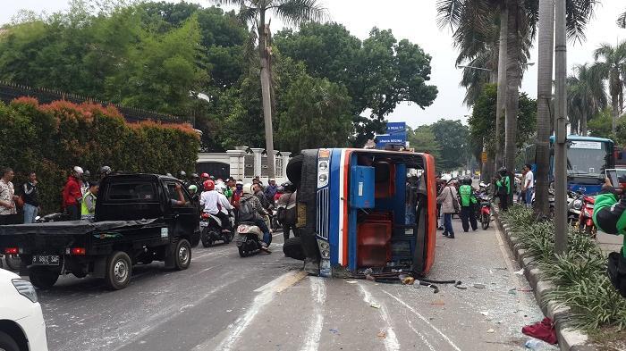 Heboh Dengan Metromini!!! Kecelakaan Metromini Sepanjang Tahun 2015