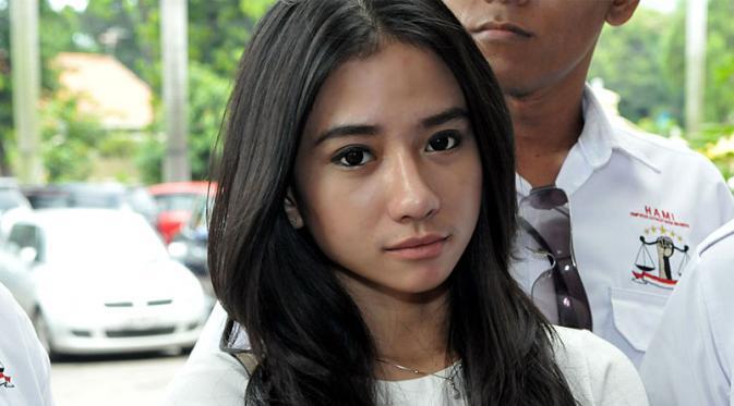 Punya Suami, Artis-artis Ini Kurang Belaian Kasih Sayang