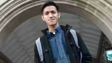 Mahasiswa Indonesia mencoba meraih mimpi dengan keterbatasan fisik dan ejekan
